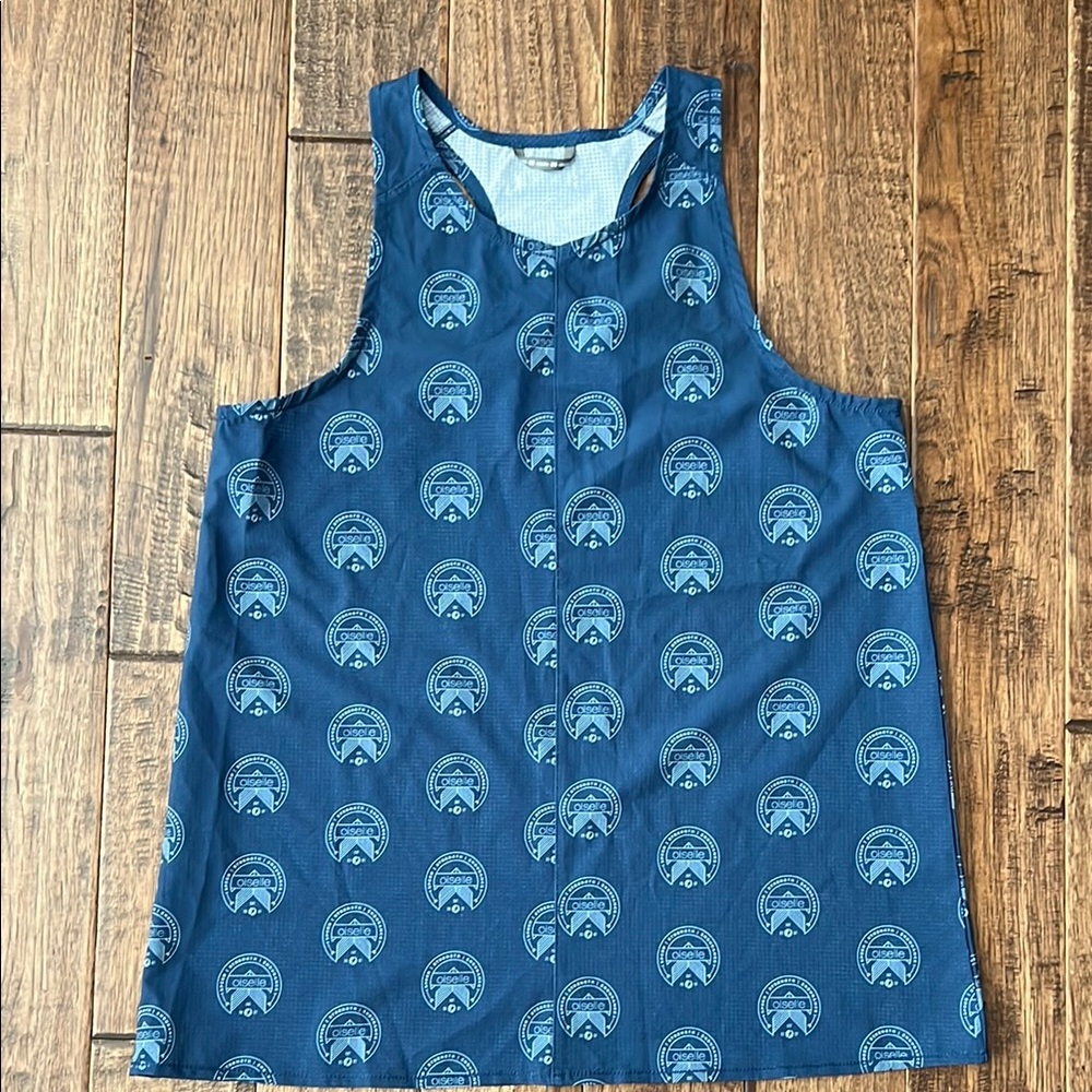 Oiselle running tank size 6
